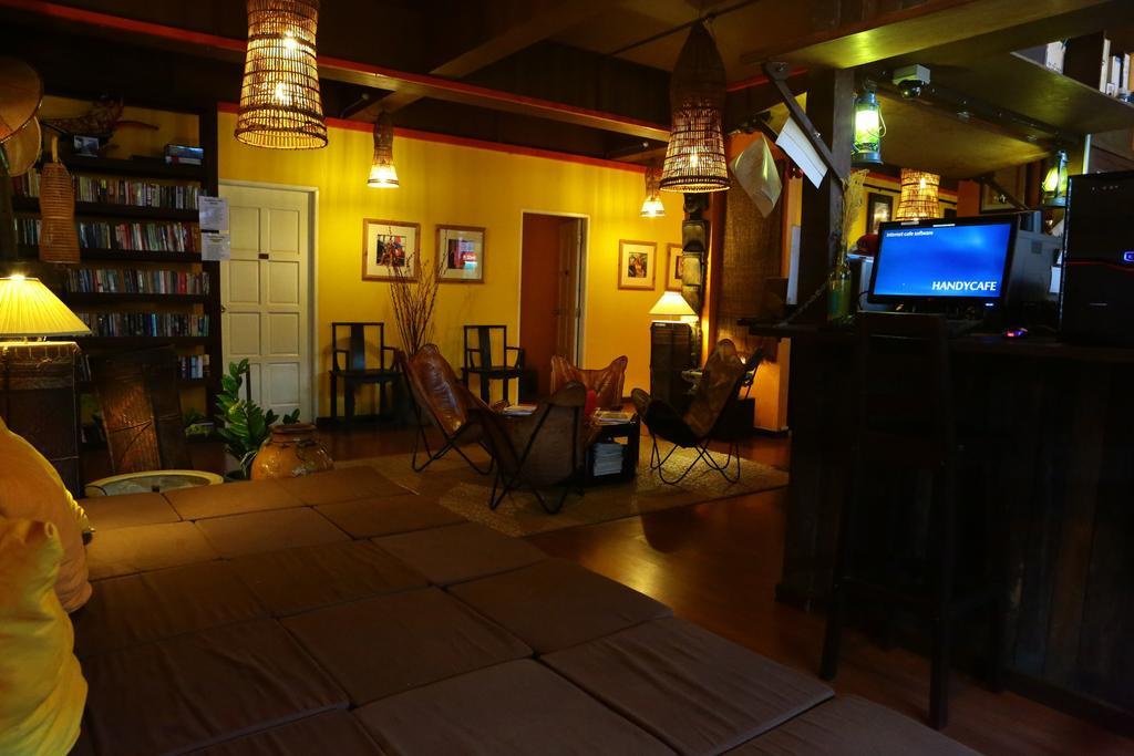 Singgahsana Lodge Kuching Exterior foto
